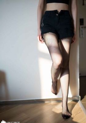 双腿张开被5个男人调教电影