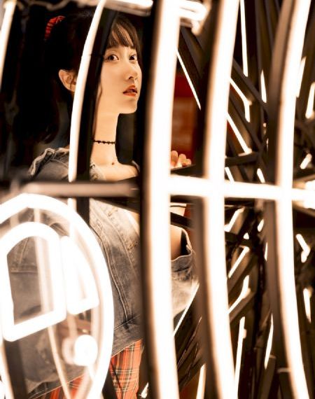 天降女子从2楼掉下了下来