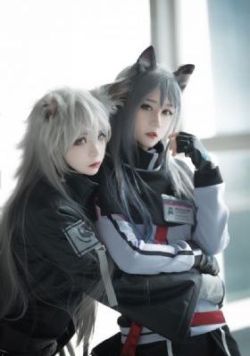 善良的邻居的妻子